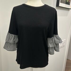 LE LIS 3/4 ruffled bell sleeve nit top. Size S